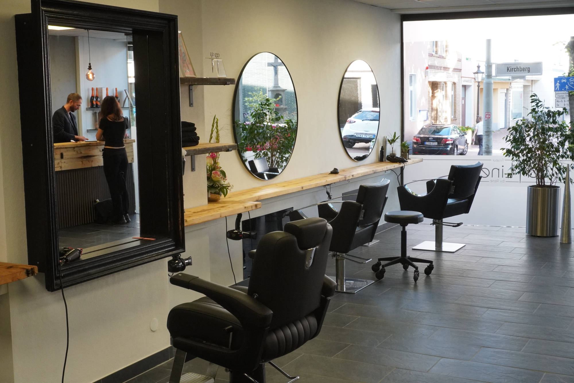 Waschplätze im Salon Lalinea in Bonn-Lannesdorf