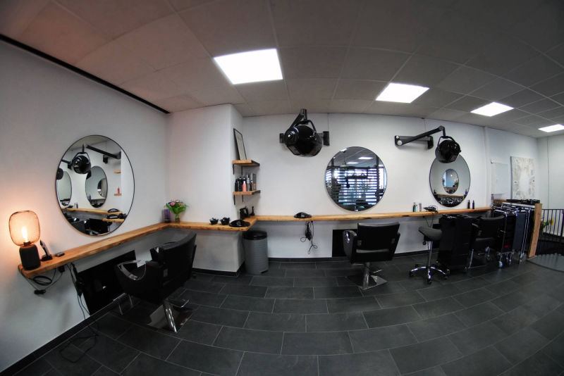 Friseurarbeitsplätze bei Lalinea